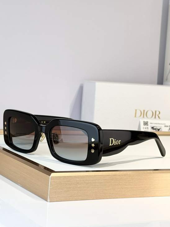 Picture of Dior Sunglasses _SKUfw79722229fw